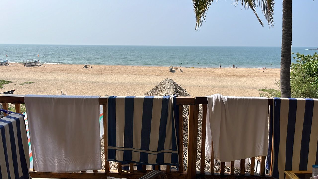 11 - 13 jan - Magiska Stunder i Goa: Solnedgångar, surfing och hjältar vid Agonda Beach 🌅🏄‍♂️🌴🚂🏖️🌞
